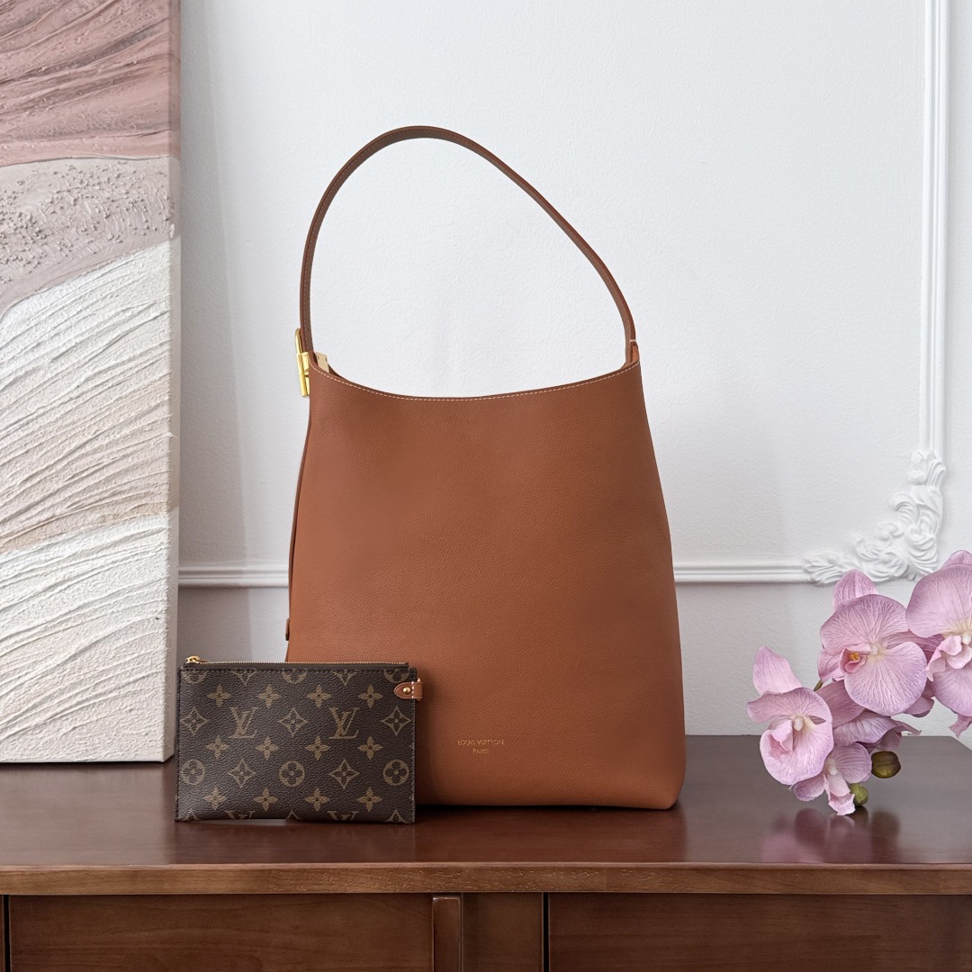 [갓팩토리] 루이비통 호보 PM 레더 숄더백 31*35*18