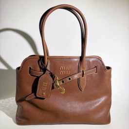[작은미우] 미우미우 미디엄 레더 토트백  31*40*13