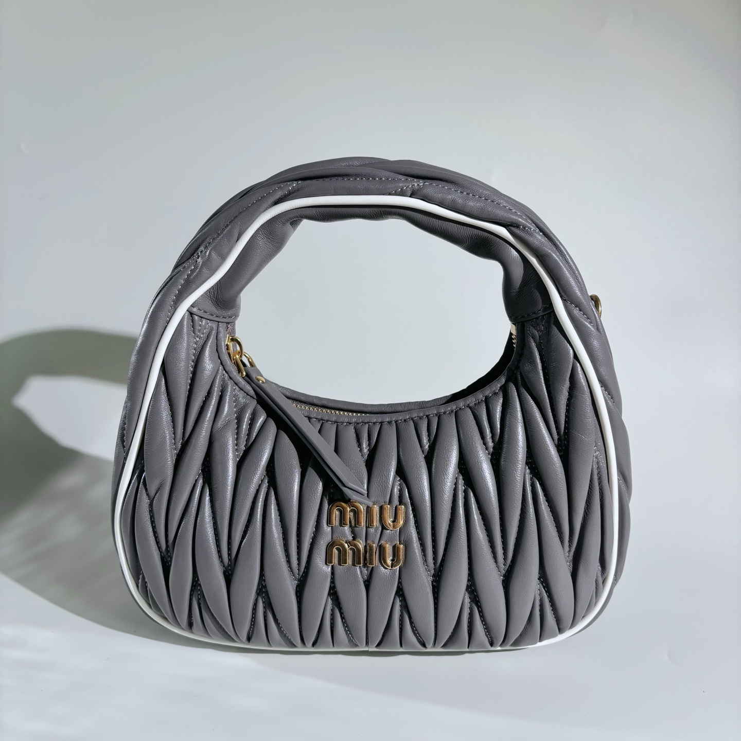 [작은미우] 미우미우 마테라쎄 나파 가죽 호보백 20*