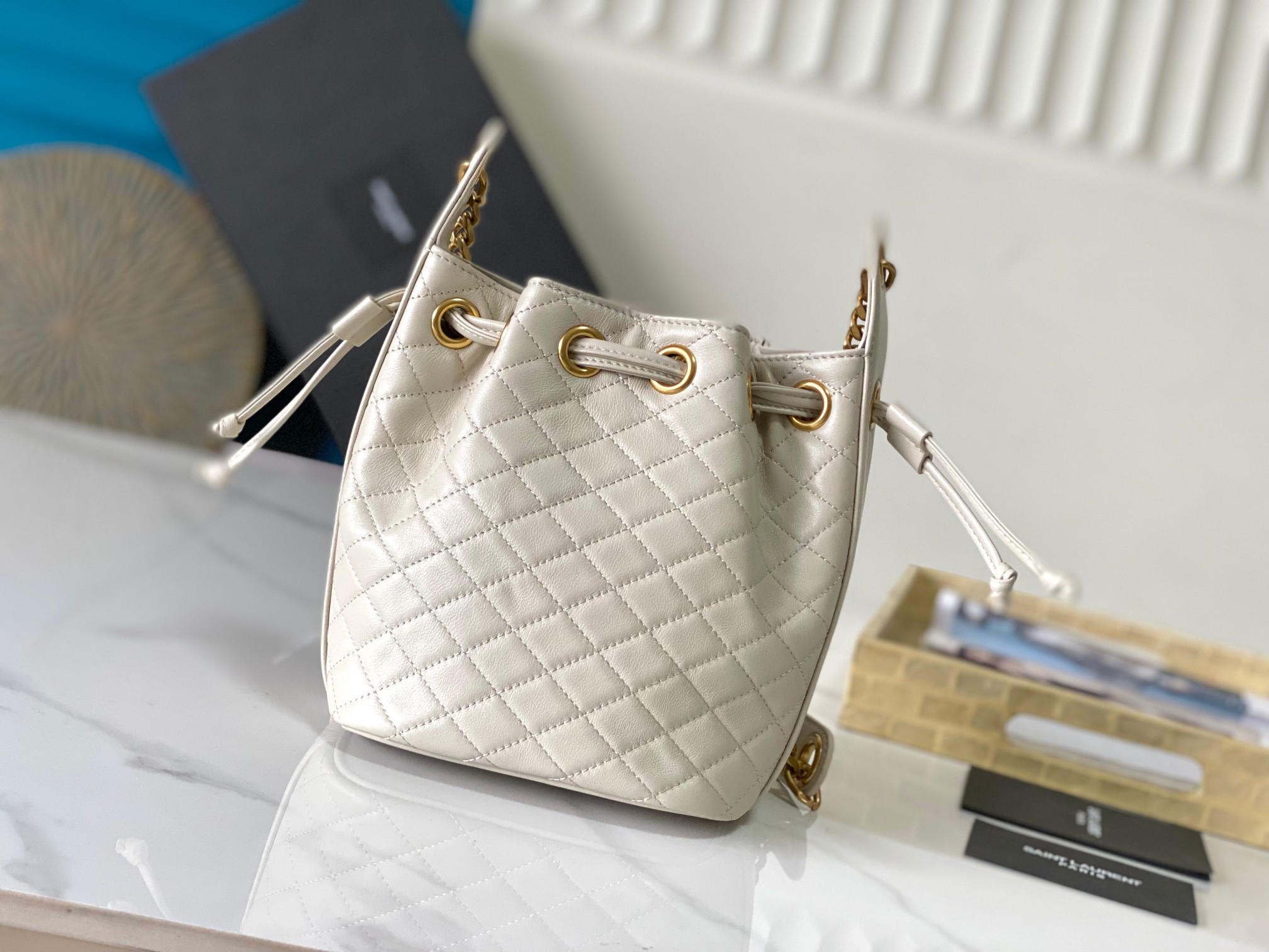 [센락] 생로랑 모노그램 퀼팅 체인 버킷 숄더백  15.5*11*25