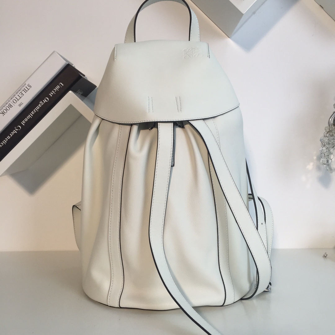 [나나] 로에베 러기지 백팩 화이트 28*37.5*21.5