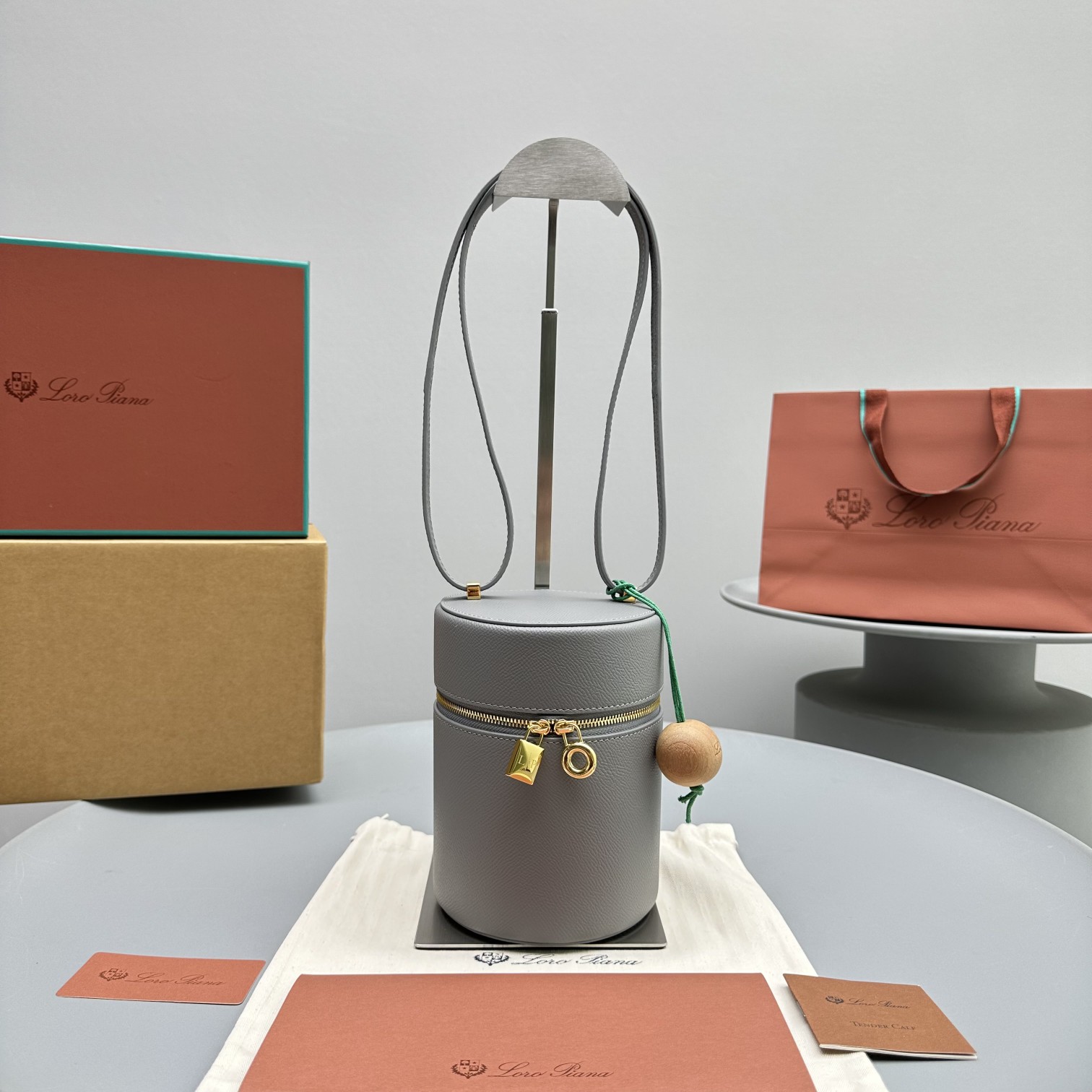 [세터] 로로피아나 엑스트라 케이스 미디엄 숄더백 그레이 16*12