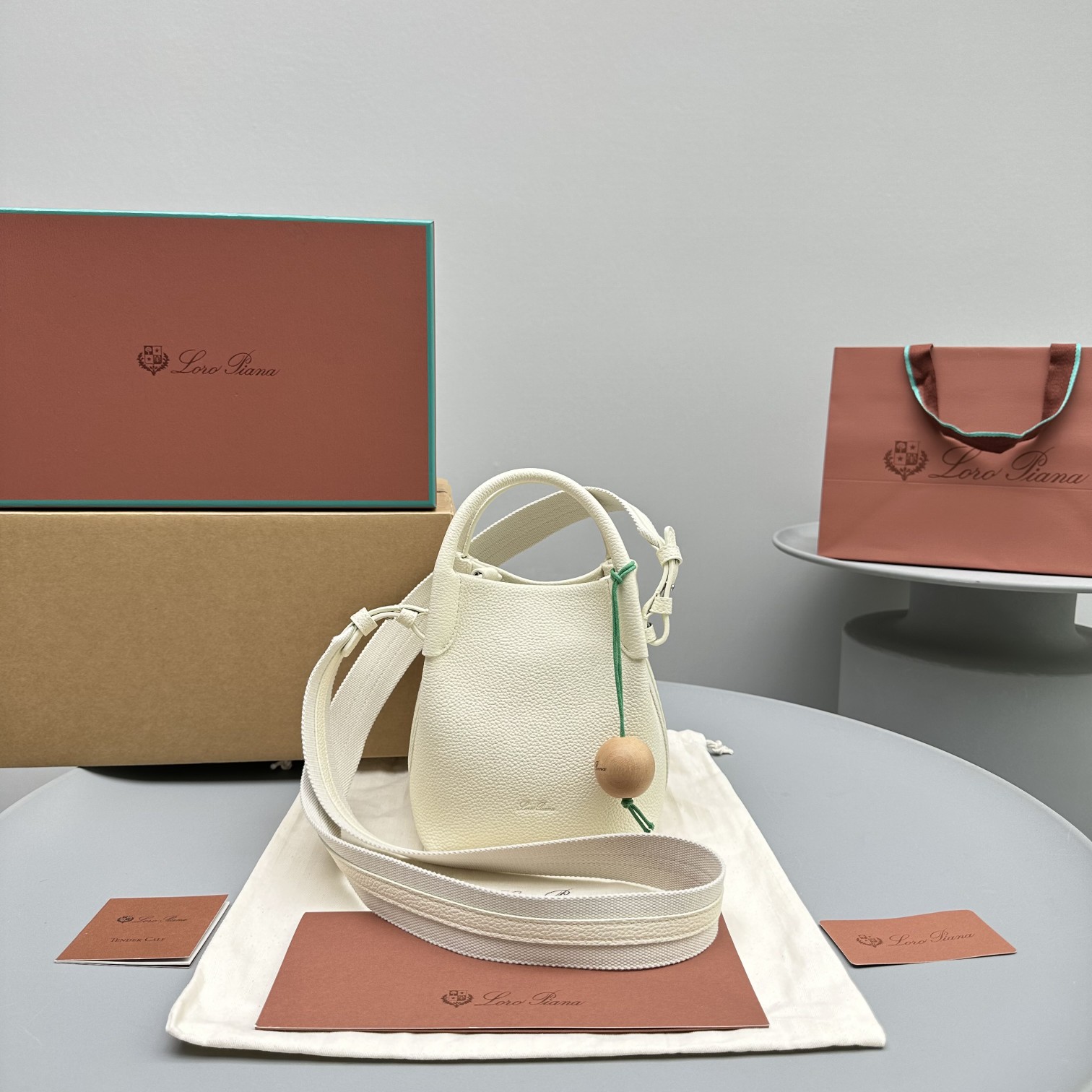 [세터] 로로피아나 마이크로 베일백 화이트 14*14*18