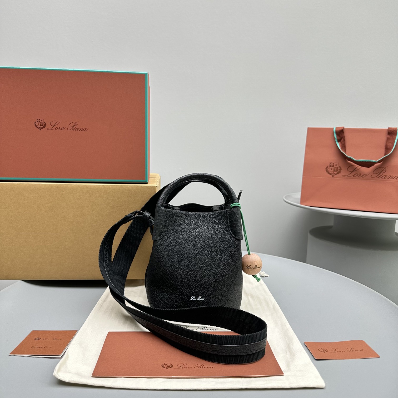 [세터] 로로피아나 마이크로 베일백 블랙 14*14*18