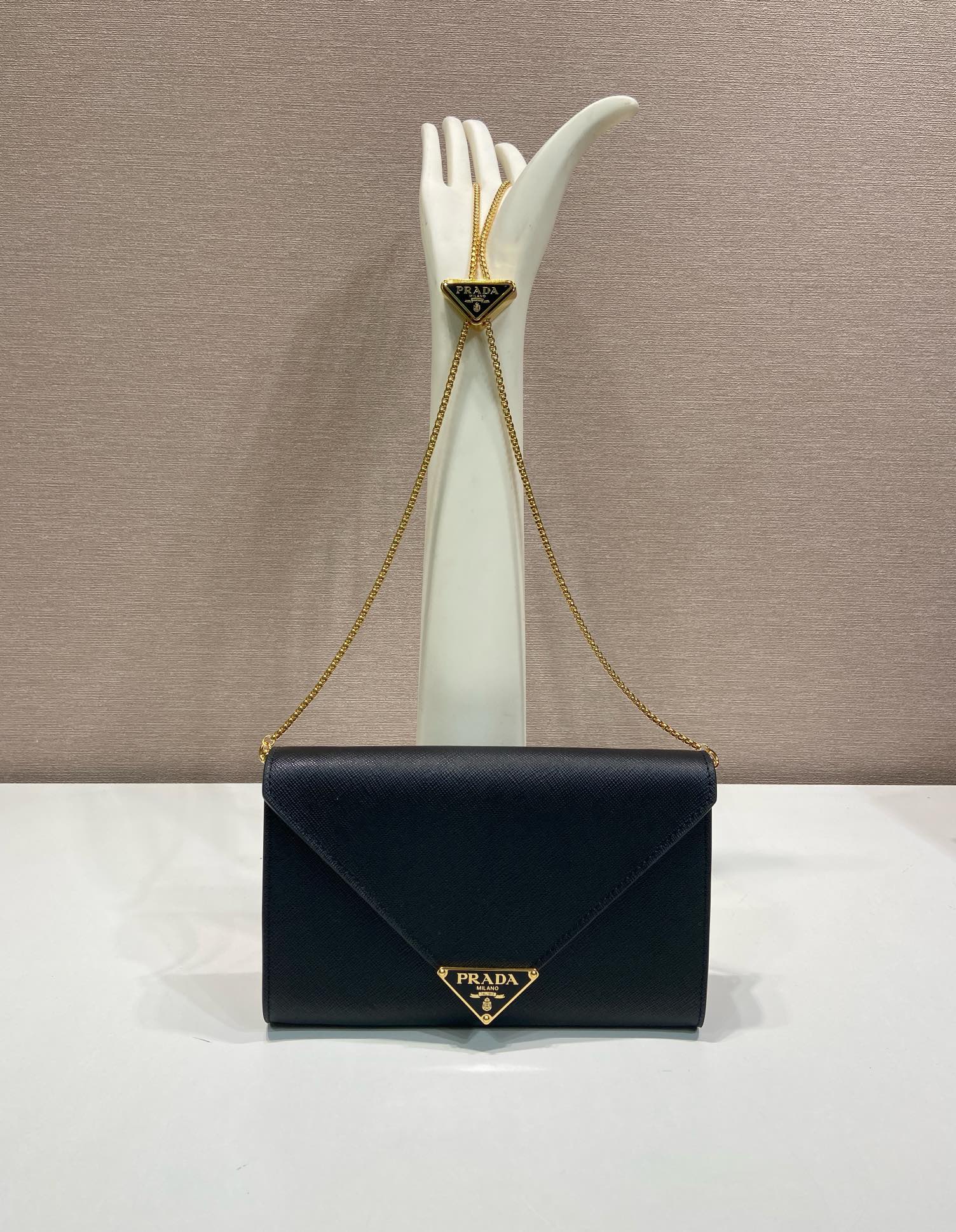 [근야오] 프라다 사피아노 체인 숄더 백 블랙 20*11.5