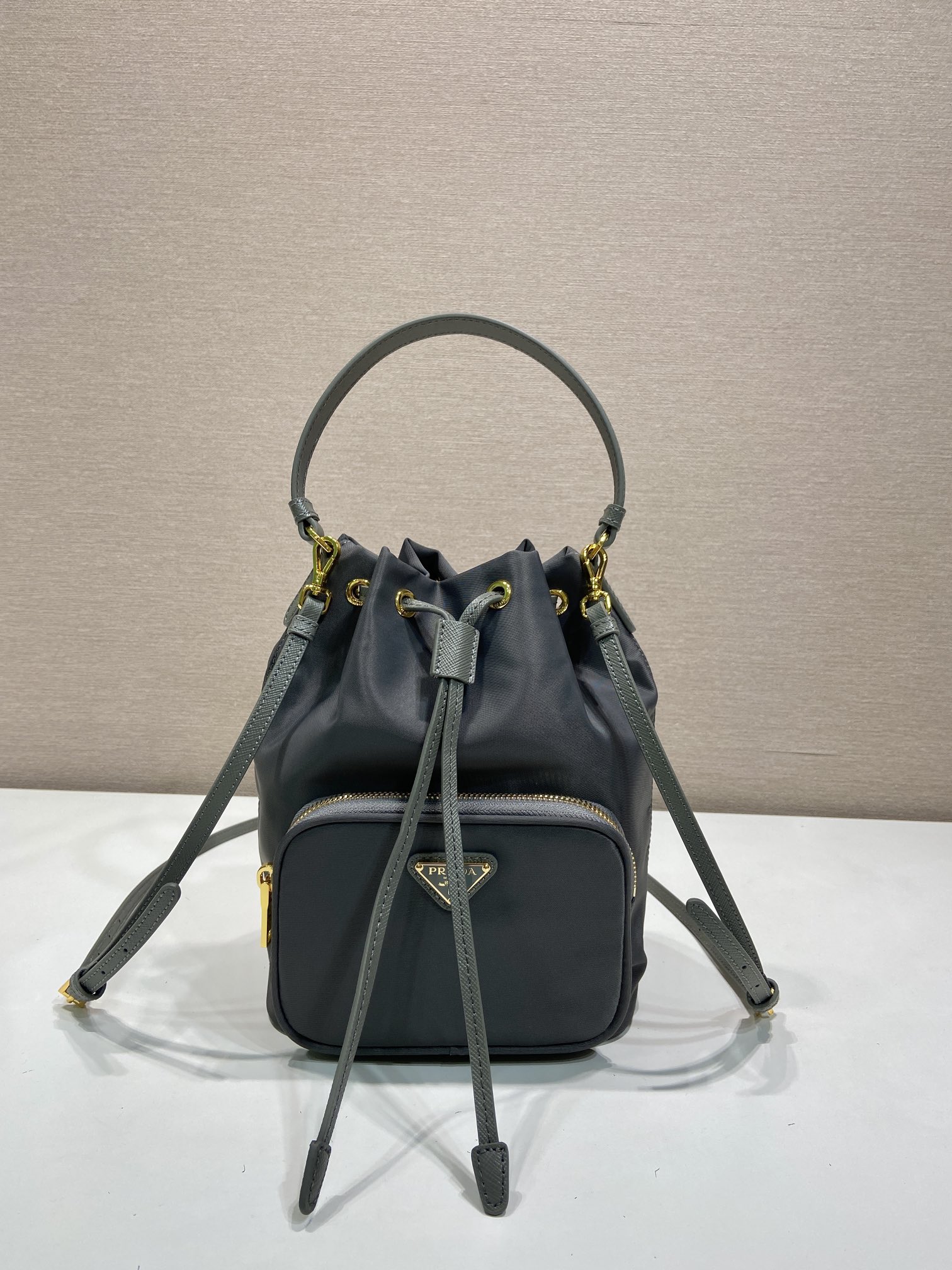 [근야오] 프라다 리나일론 버킷백 블랙 18*23*12