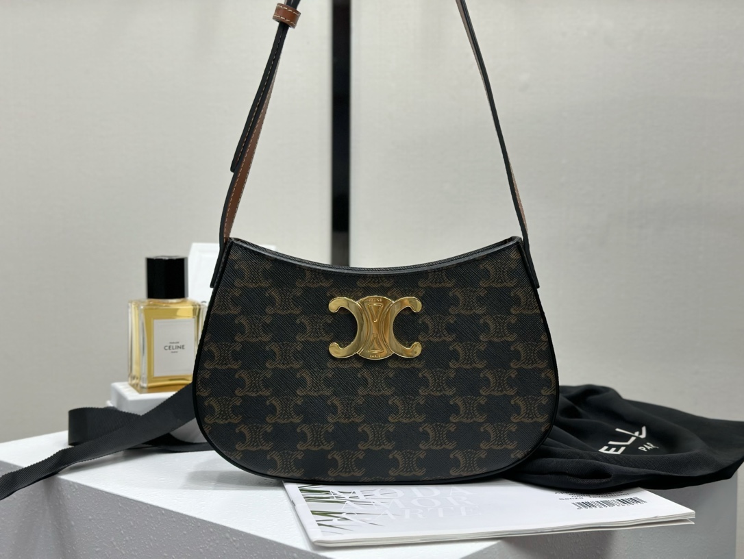 [팬더] 셀린느 트리옹프 카프스킨 숄더백 브라운 33*19*9