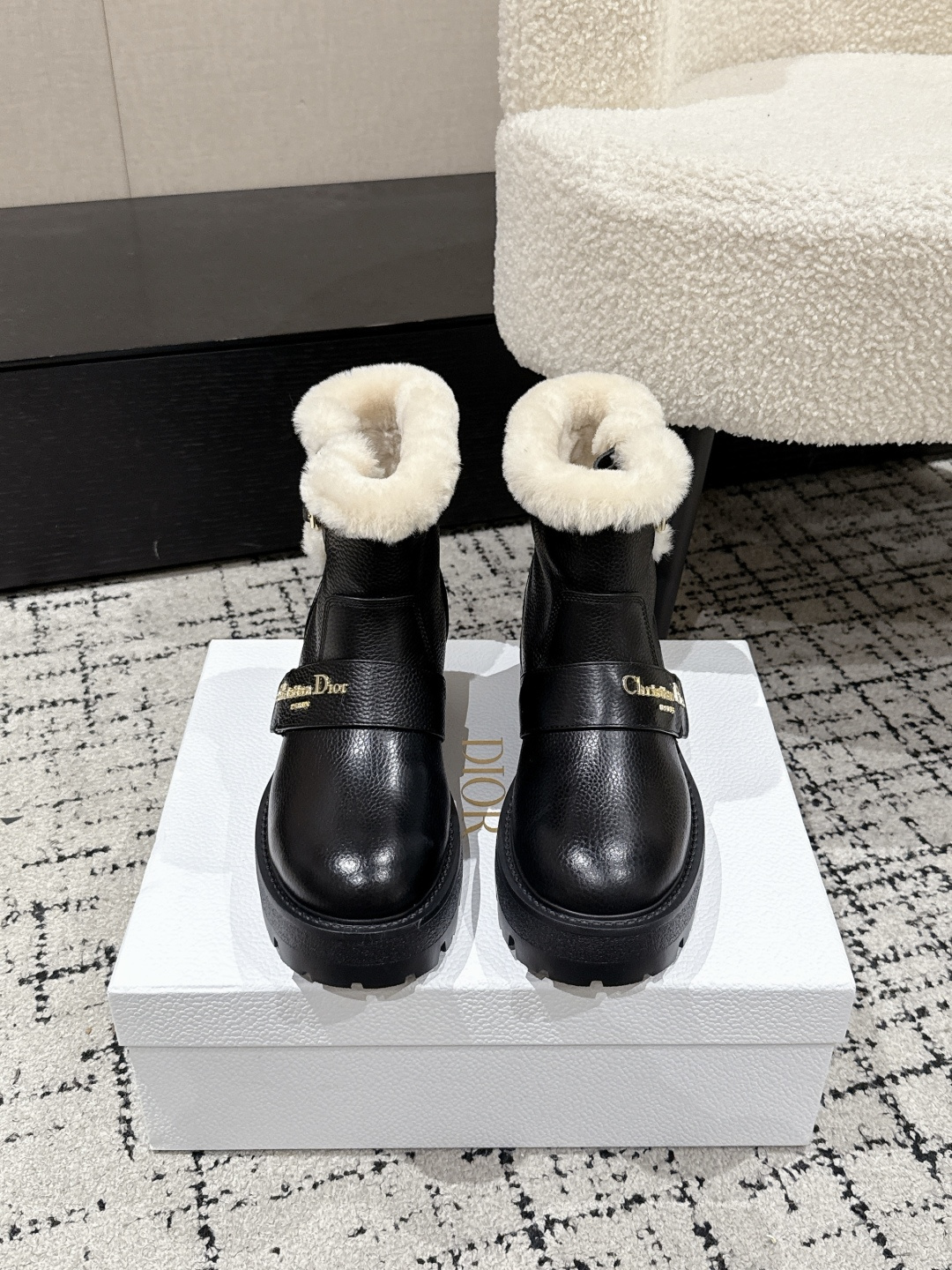 [제이드] 디올 알프스 D 퀘스트 앵글부츠 블랙