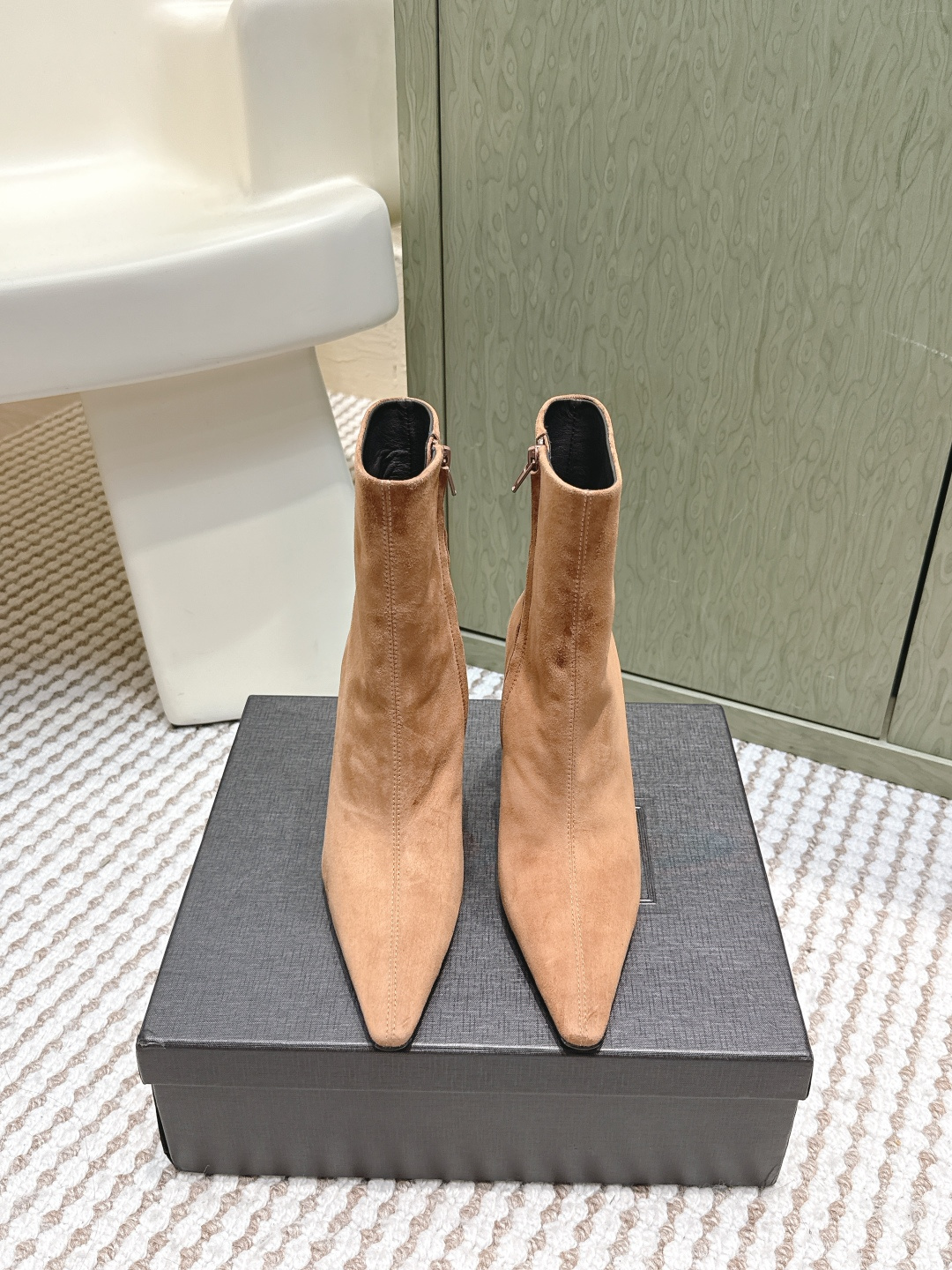 [제이드] 생로랑 스웨이드 하이힐 앵글부츠 브라운