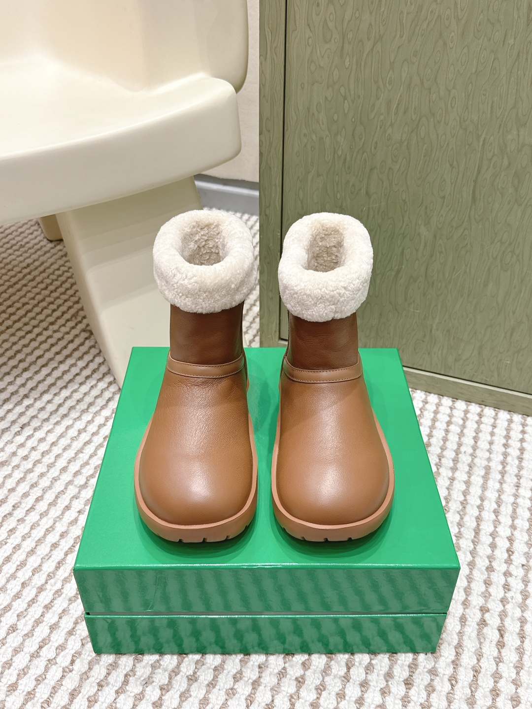 [제이드] 보테가 시어링 앵글부츠 *4