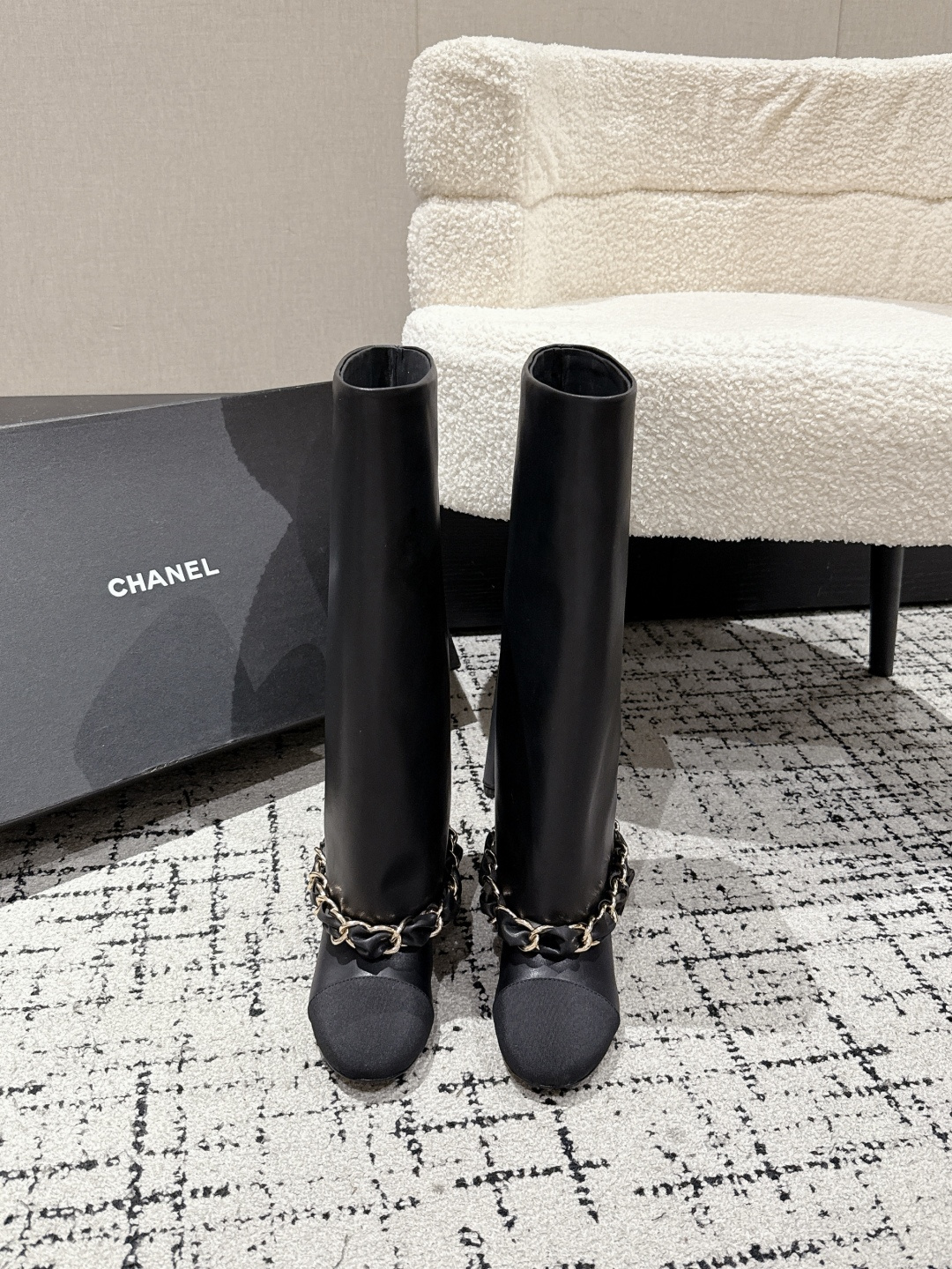 [제이드] 샤넬 카프스킨 골드메탈 하이부츠 블랙