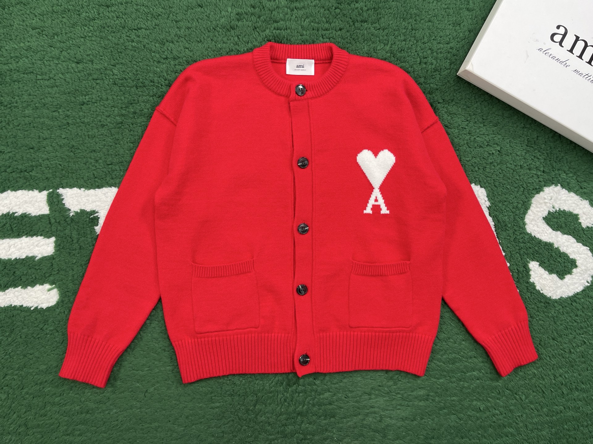 [레어샵] 아미 아미드 꾀흐 하트 울 가디건 레드